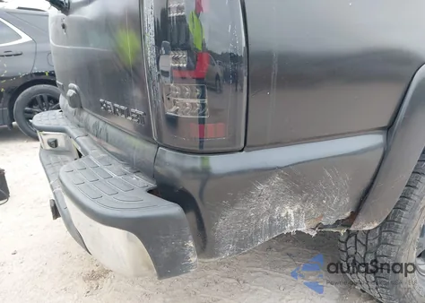 2005 Chevrolet Suburban 1500 Lt z USA, uszkodzony, nr VIN 1GNFK16Z05J129302